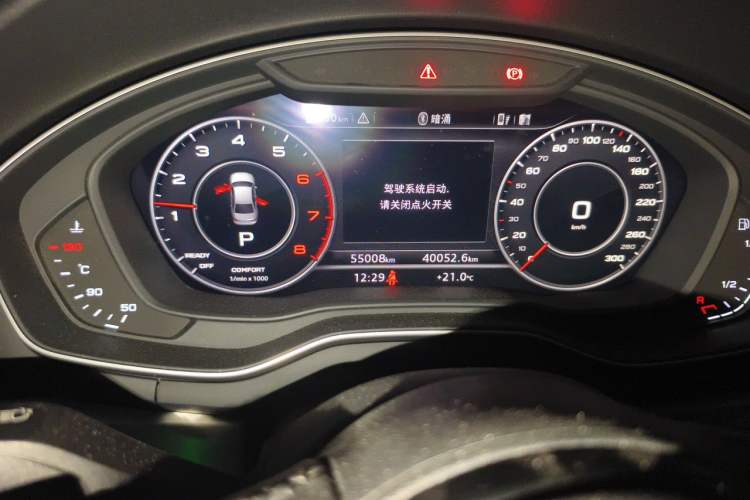 Used Audi A4L 2019 40 TFSI Fashion Edition China VI Emission Standard Odometer Close Up