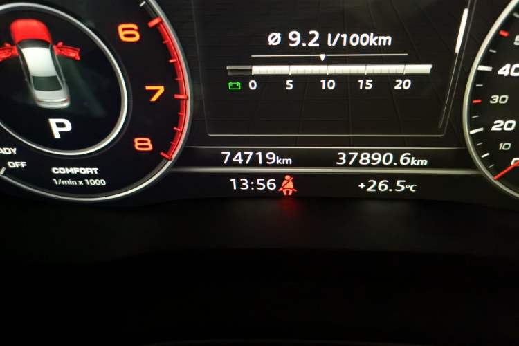 Used Audi A4L 2019 40 TFSI Fashion Version China V Odometer Close Up