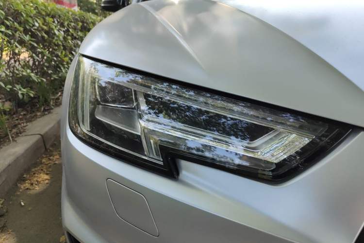 Used Audi A4L 2019 40 TFSI Fashion Edition China VI Emission Standard Right Front Headlight