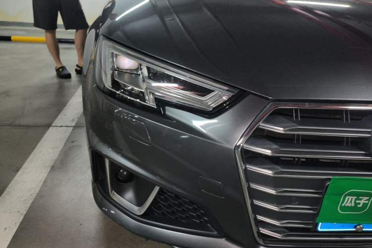 Used Audi A4L 2019 40 TFSI Fashion Edition China VI Emission Standard Right Front Headlight
