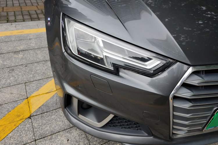 Used Audi A4L 2019 40 TFSI Fashion Edition China VI Emission Standard Right Front Headlight