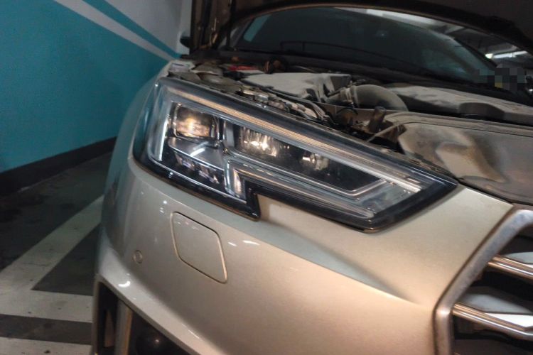 Used Audi A4L 2019 40 TFSI Fashion Edition China VI Emission Standard Right Front Headlight