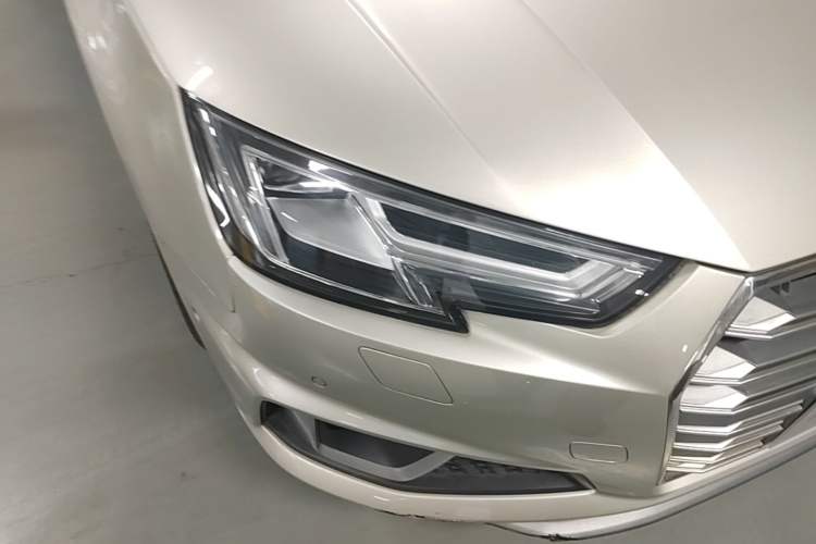 Used Audi A4L 2019 40 TFSI Fashion Edition China VI Emission Standard Right Front Headlight