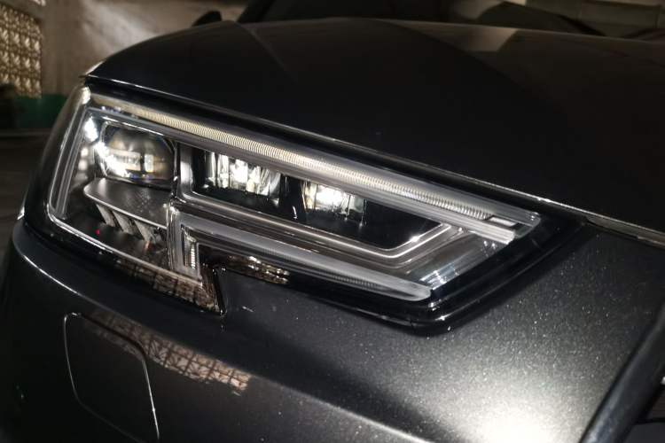 Used Audi A4L 2019 40 TFSI Fashion Version China V Right Front Headlight