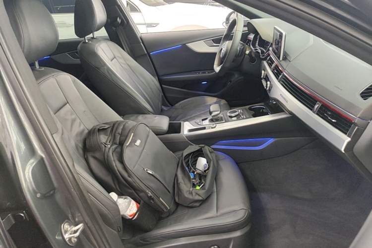 Used Audi A4L 2019 40 TFSI Fashion Edition China VI Emission Standard Right Front Seat