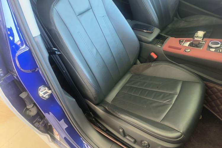 Used Audi A4L 2019 40 TFSI Fashion Edition China VI Emission Standard Right Front Seat