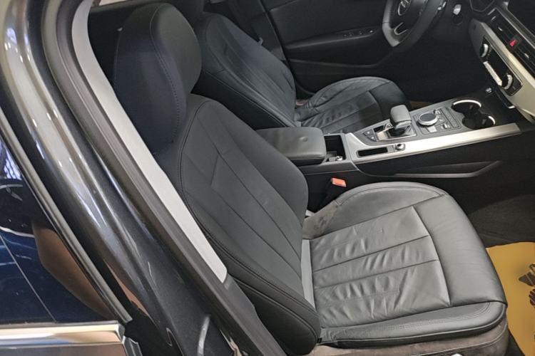 Used Audi A4L 2019 40 TFSI Fashion Edition China VI Emission Standard Right Front Seat