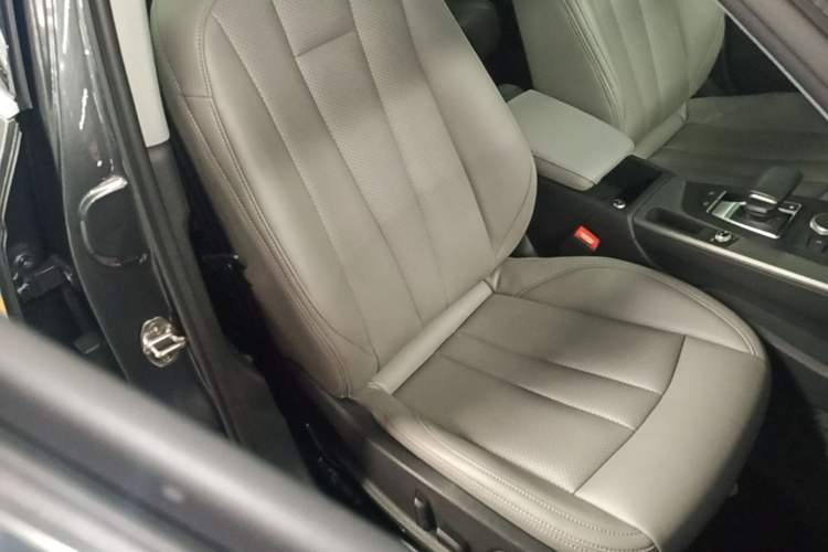 Used Audi A4L 2019 40 TFSI Ambition Version China V Right Front Seat