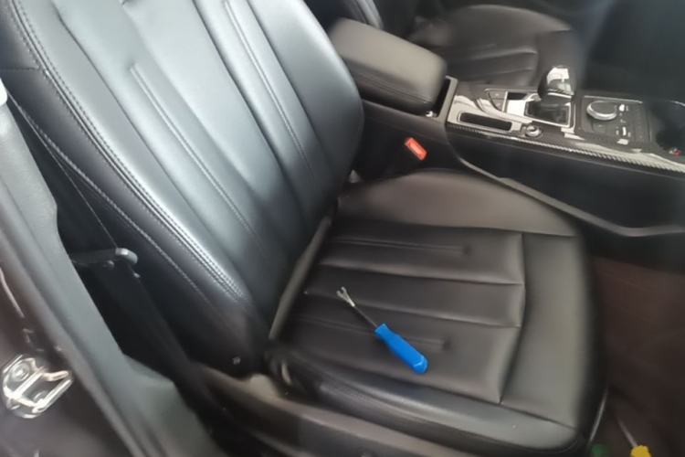 Used Audi A4L 2019 40 TFSI Ambition China VI Right Front Seat