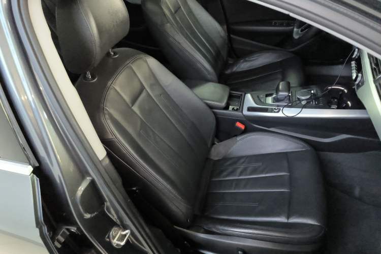 Used Audi A4L 2019 40 TFSI Fashion Edition China VI Emission Standard Right Front Seat