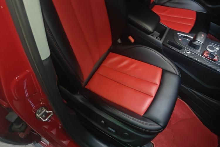 Used Audi A4L 2019 40 TFSI Ambition China VI Right Front Seat
