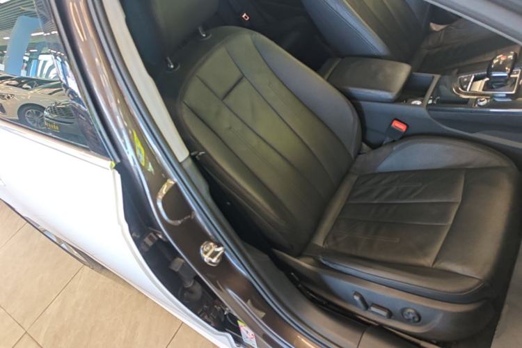 Used Audi A4L 2019 40 TFSI Fashion Edition China VI Emission Standard Right Front Seat