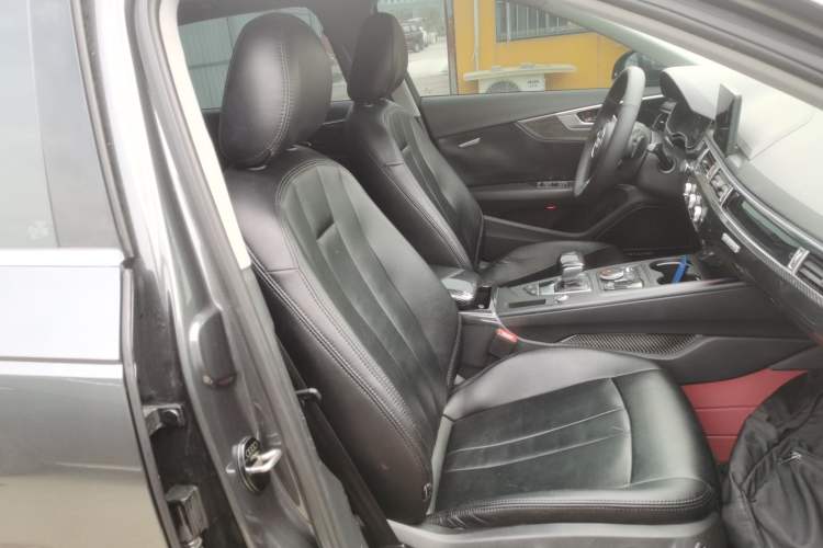 Used Audi A4L 2019 40 TFSI Ambition China VI Right Front Seat