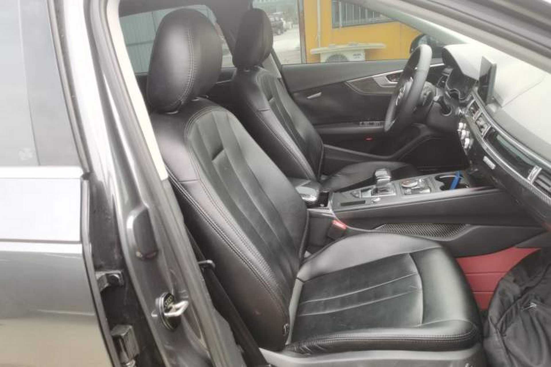 Used Audi A4L 2019 40 TFSI Ambition China VI Right Front Seat