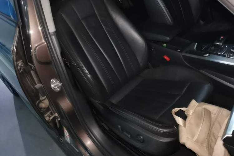 Used Audi A4L 2019 40 TFSI Fashion Edition China VI Emission Standard Right Front Seat