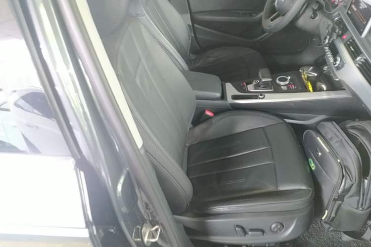 Used Audi A4L 2019 40 TFSI Fashion Edition China VI Emission Standard Right Front Seat