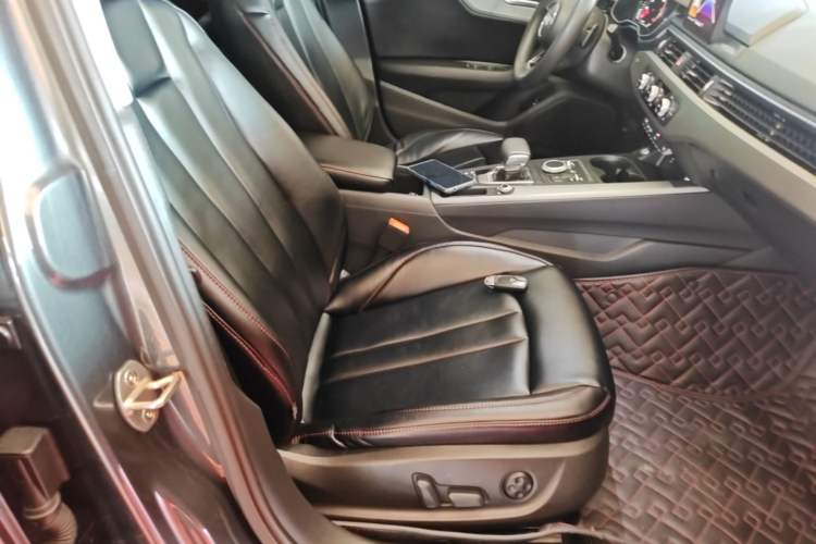 Used Audi A4L 2019 40 TFSI Ambition China VI Right Front Seat