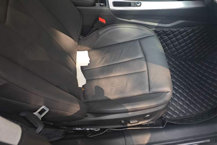 Used Audi A4L 2019 40 TFSI Fashion Edition China VI Emission Standard Right Front Seat