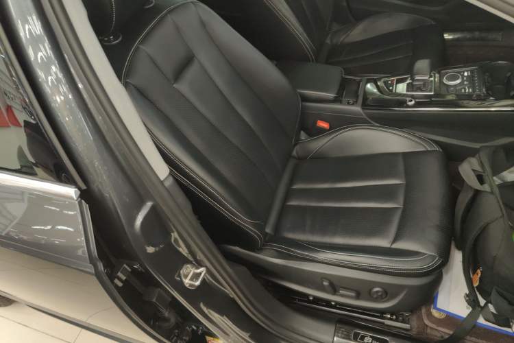 Used Audi A4L 2019 40 TFSI Ambition China VI Right Front Seat
