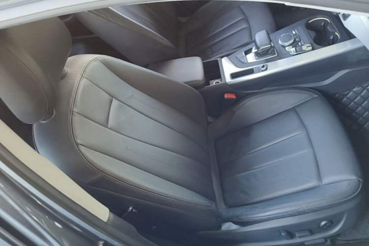 Used Audi A4L 2019 40 TFSI Fashion Edition China VI Emission Standard Right Front Seat