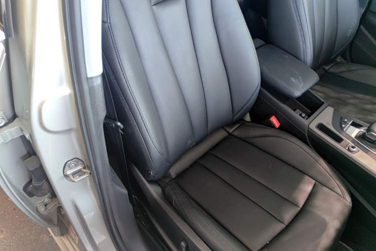 Used Audi A4L 2019 40 TFSI Ambition China VI Right Front Seat