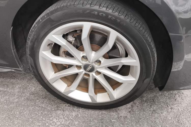 Used Audi A4L 2019 40 TFSI Fashion Edition China VI Emission Standard Right Front Wheel Hub