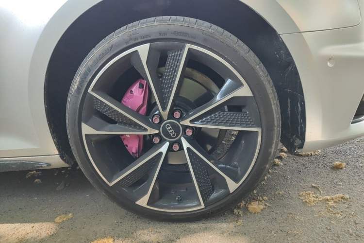 Used Audi A4L 2019 40 TFSI Fashion Edition China VI Emission Standard Right Front Wheel Hub