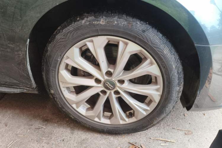 Used Audi A4L 2019 40 TFSI Ambition Version China V Right Front Wheel Hub