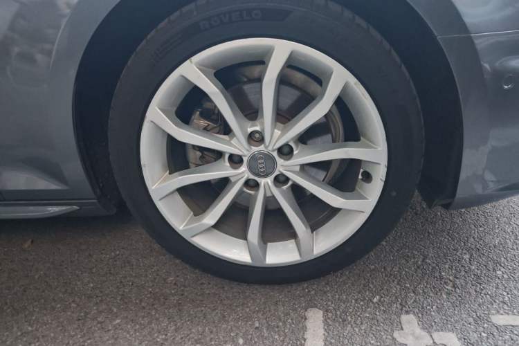 Used Audi A4L 2019 40 TFSI Fashion Version China V Right Front Wheel Hub