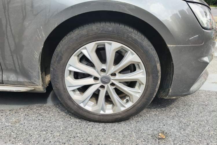 Used Audi A4L 2019 40 TFSI Ambition Version China V Right Front Wheel Hub