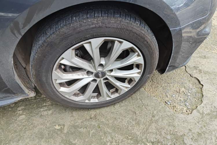 Used Audi A4L 2019 40 TFSI Ambition China VI Right Front Wheel Hub