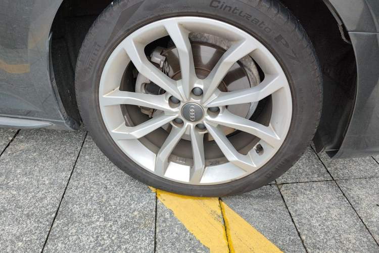 Used Audi A4L 2019 40 TFSI Fashion Edition China VI Emission Standard Right Front Wheel Hub