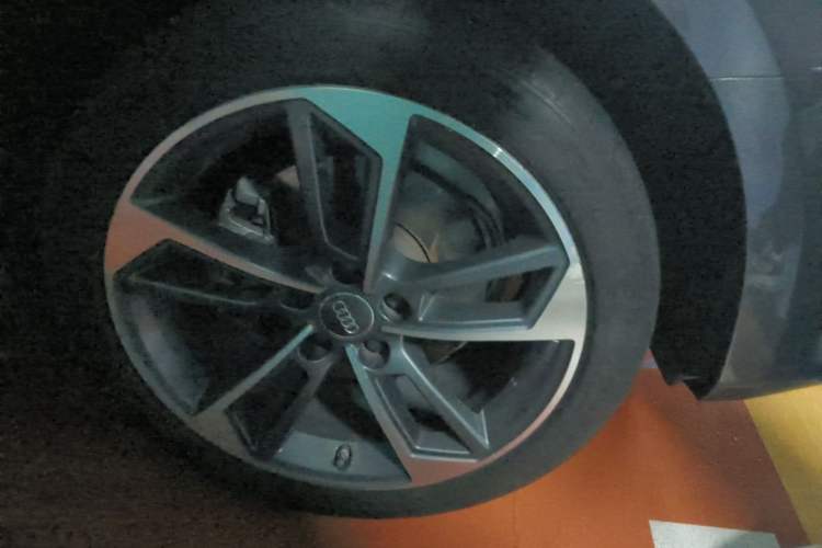 Used Audi A4L 2019 40 TFSI Fashion Edition China VI Emission Standard Right Front Wheel Hub