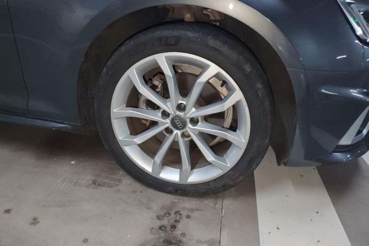 Used Audi A4L 2019 40 TFSI Fashion Edition China VI Emission Standard Right Front Wheel Hub