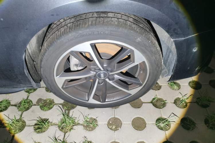 Used Audi A4L 2019 40 TFSI Fashion Edition China VI Emission Standard Right Front Wheel Hub