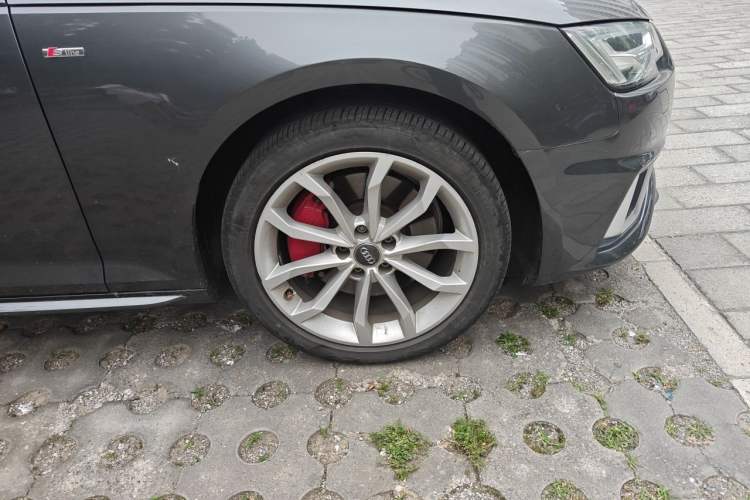 Used Audi A4L 2019 45 TFSI quattro Individual Sport Edition China VI Right Front Wheel Hub