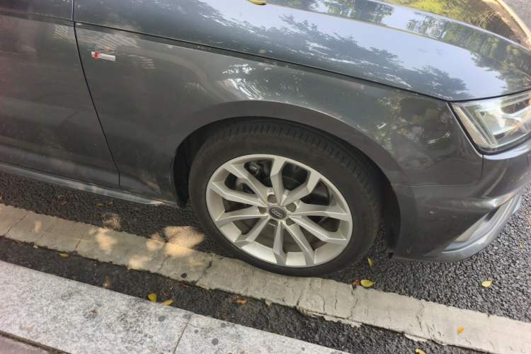 Used Audi A4L 2019 40 TFSI Fashion Version China V Right Front Wheel Hub