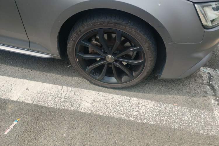Used Audi A4L 2019 40 TFSI Fashion Version China V Right Front Wheel Hub