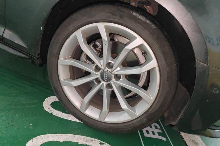 Used Audi A4L 2019 40 TFSI Fashion Version China V Right Front Wheel Hub
