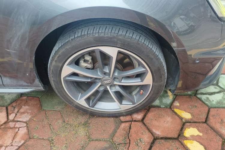 Used Audi A4L 2019 40 TFSI Fashion Edition China VI Emission Standard Right Front Wheel Hub