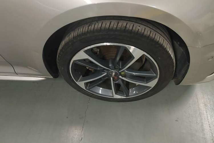 Used Audi A4L 2019 40 TFSI Fashion Edition China VI Emission Standard Right Front Wheel Hub