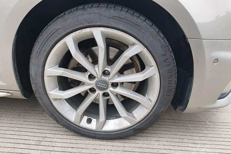 Used Audi A4L 2019 40 TFSI Fashion Version China V Right Front Wheel Hub