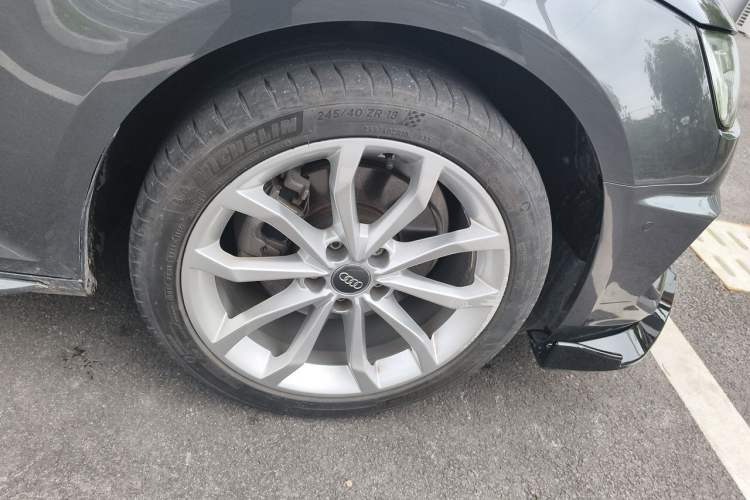 Used Audi A4L 2019 40 TFSI Fashion Edition China VI Emission Standard Right Front Wheel Hub