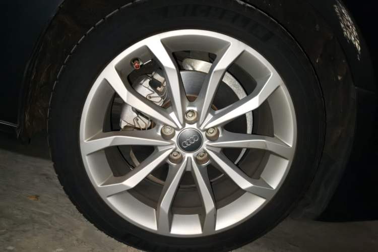 Used Audi A4L 2019 40 TFSI Fashion Version China V Right Front Wheel Hub