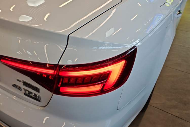 Used Audi A4L 2019 40 TFSI Fashion Edition China VI Emission Standard Right Rear Taillight