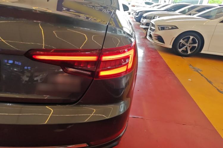 Used Audi A4L 2019 40 TFSI Ambition China VI Right Rear Taillight