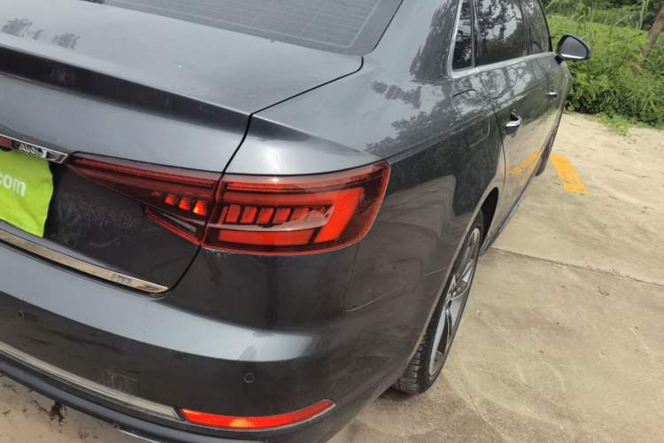 Used Audi A4L 2019 40 TFSI Ambition China VI Right Rear Taillight