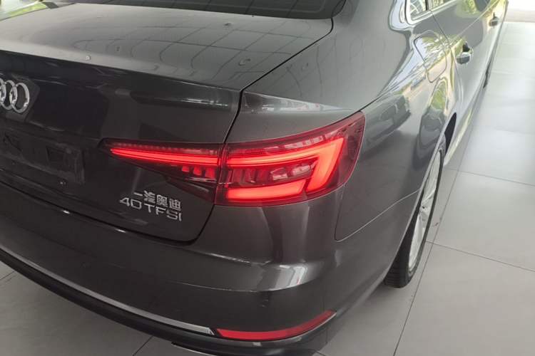 Used Audi A4L 2019 40 TFSI Ambition China VI Right Rear Taillight
