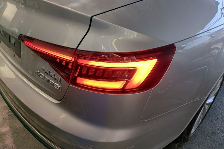 Used Audi A4L 2019 40 TFSI Ambition China VI Right Rear Taillight