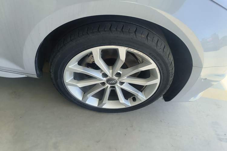 Used Audi A4L 2019 40 TFSI Fashion Edition China VI Emission Standard Right Rear Wheel Hub
